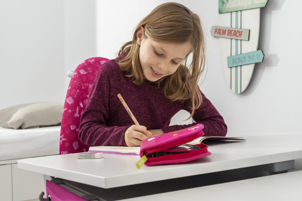 Revolutionize Home-Schooling With Ergonomic Kids' Desks For Improved Concentration 2 Moll moll Funktion 2020 A prime Champion CP Maximo Flex Deck Cubic web 003